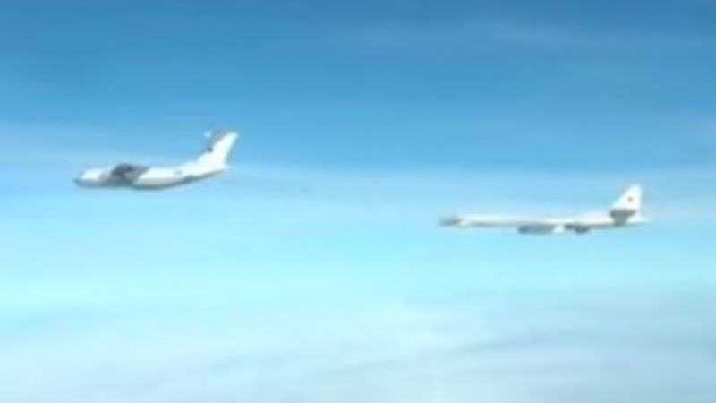 ВИДЕО от зареждане на Ту-160 над Каспийско море след удари по ИД 