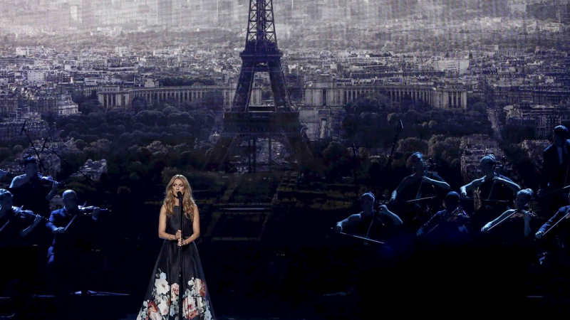 Селин Дион разплака Американските музикални награди с химн за Париж (СНИМКИ/ВИДЕО)