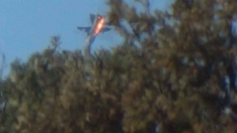 Извънредно: Сирийски бунтовници показаха мъртъв единия руски пилот! (ВИДЕО)