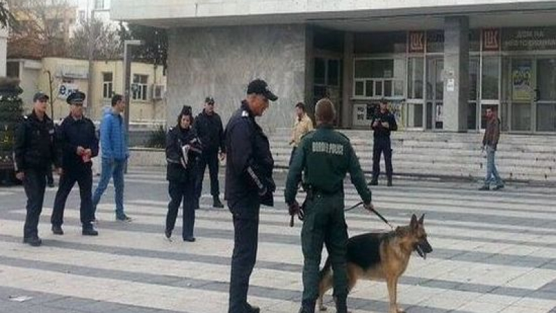 Сигнал за бомба в Дома на нефтохимика в Бургас, полиция отцепи района (СНИМКИ)