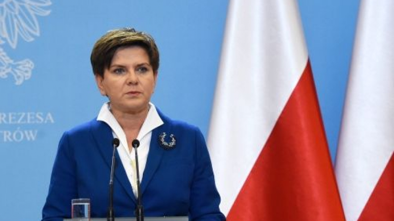 Полша махна знамето на ЕС от заседания на правителството