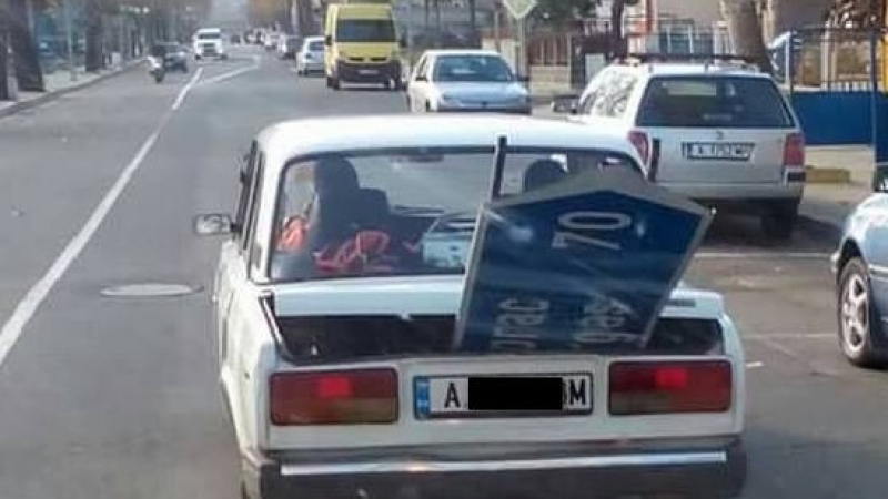 Соцвозило се превърна в атракция в Бургас (СНИМКА)