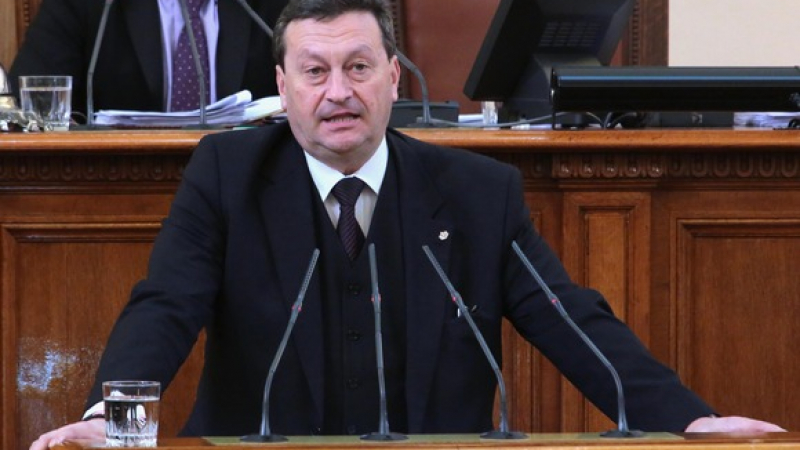 Безредици в парламента! Таско Ерменков обяви черен петък за България