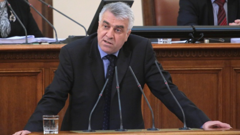 Румен Гечев призова Бойко Борисов спешно да дойде в парламента!