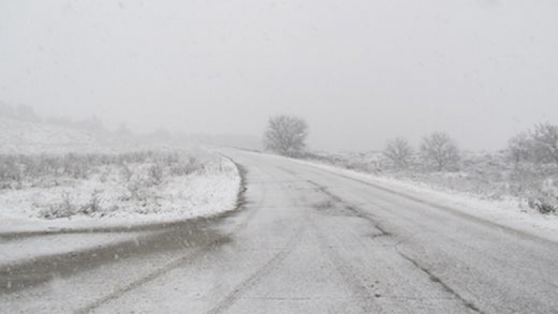 Внимавайте по пътя Враца-Ботевград, има ограничения и сняг 