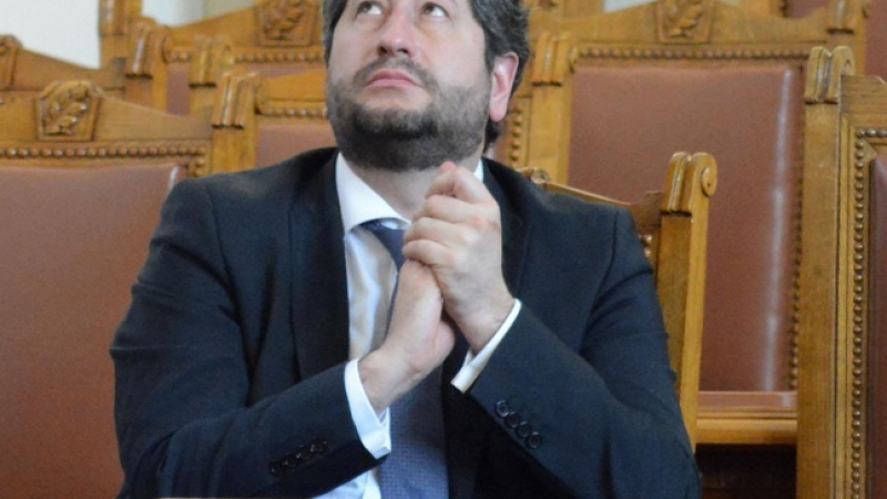 Задават се рокади във властта - шут за правосъдния министър Христо Иванов