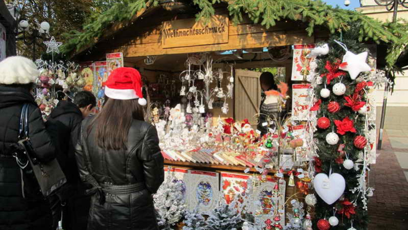 Започнаха коледните базари в София 