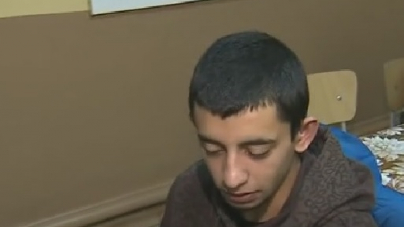 Тъжно! 19-годишен младеж обикаля софийските приюти, няма дом, семейство и работа (ВИДЕО)