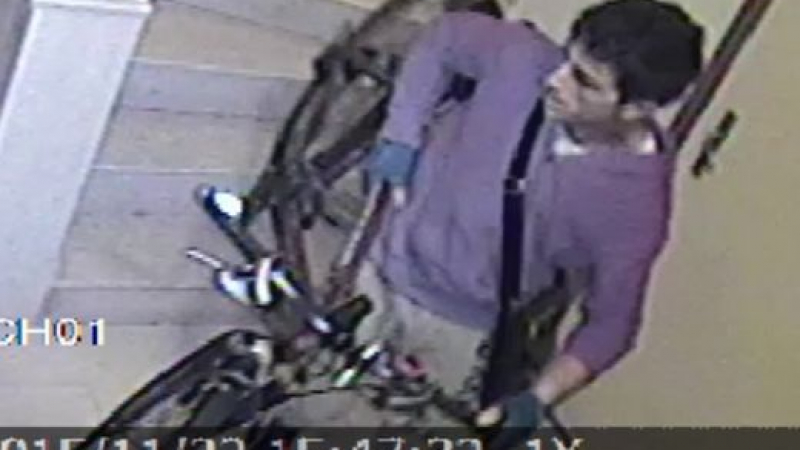 Бургазлии пропищяха: Крадец посред бял ден отмъква велосипеди, познавате ли го (СНИМКИ)