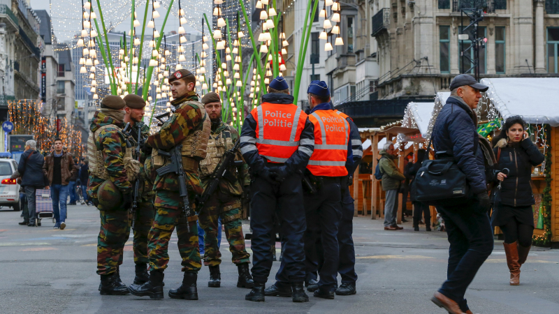 Паника: Брюксел скован от страх, терористите удрят до Коледа