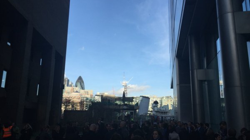 Напрежение и в Лондон! Евакуираха центъра заради бомбена заплаха 