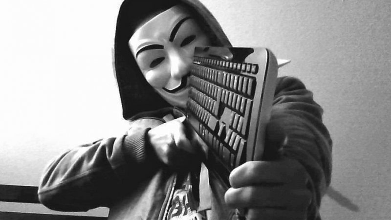 „Анонимните” обвиниха американска компания, че пази сайтовете на „Ислямска държава”