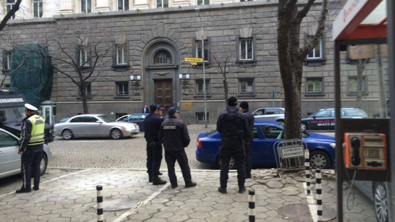 Извънредно в БЛИЦ: Зверски мерки! Полиция и жандармерия дебнат на всеки ъгъл в София! (СНИМКИ)