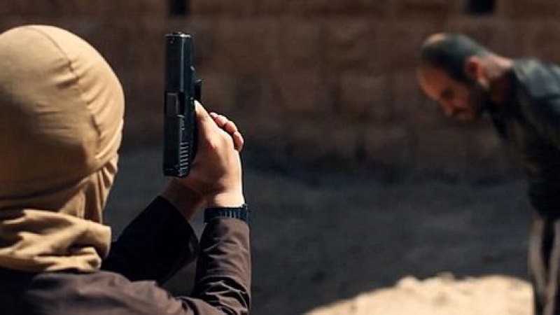 Зловеща игра на криеница възпитава бъдещи джихадисти: Открий и убий пленник (СНИМКИ/ВИДЕО)