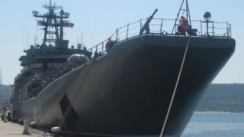 Напрежението расте! Бойни кораби на Русия и НАТО паникьосаха Истанбул