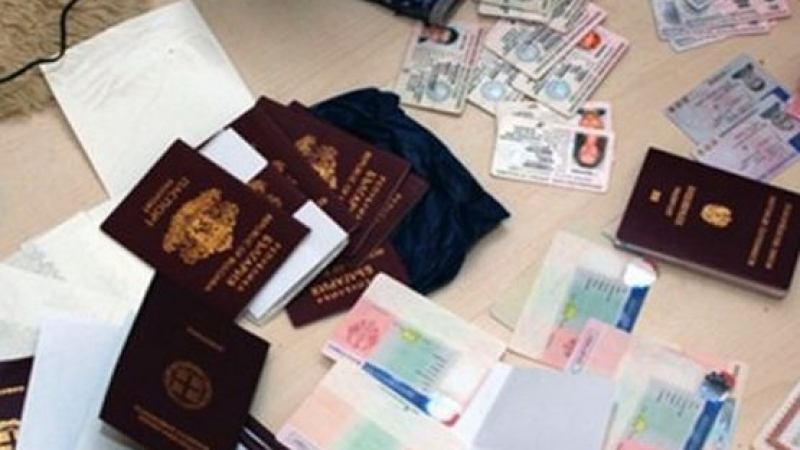 Спипаха фалшификаторка на паспорти в Пловдив 