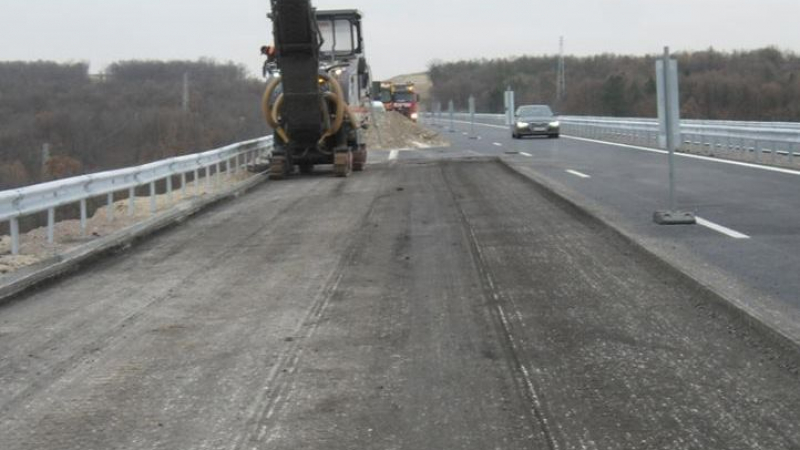 Автомагистрала „Марица” пропадна, започна авариен ремонт (СНИМКИ)