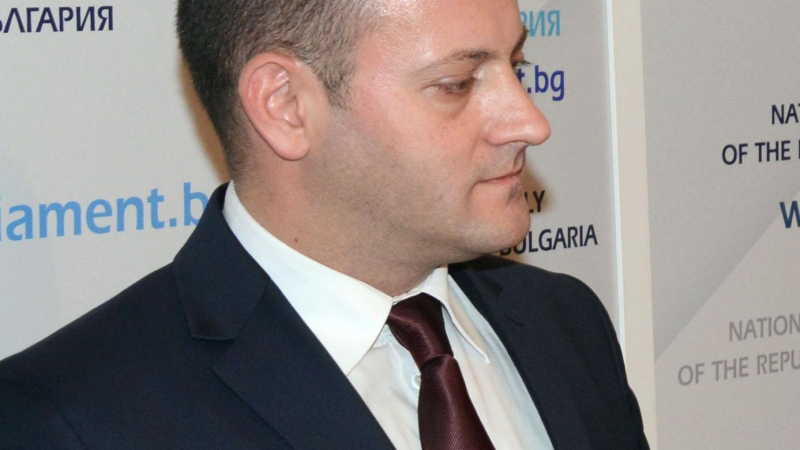 Радан рекетира и се гласи за президент: Хвърлям оставка, ако ДСБ не излезе от властта 