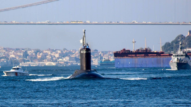 Bloomberg: Руски кораб с военен товар минал през Босфора