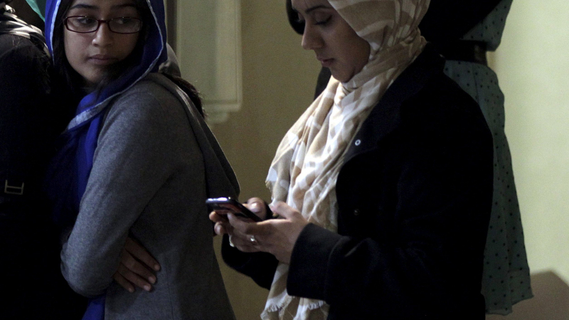 Мюсюлманки спасяват кожата, грабят онлайн фалшиви девствени ципи