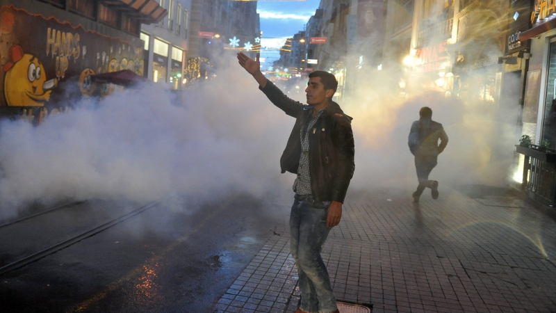 „Тудейс Заман“: Турция е на ръба на гражданска война