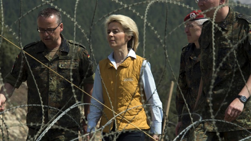 Германската военна министърка подслонила млад сирийски бежанец