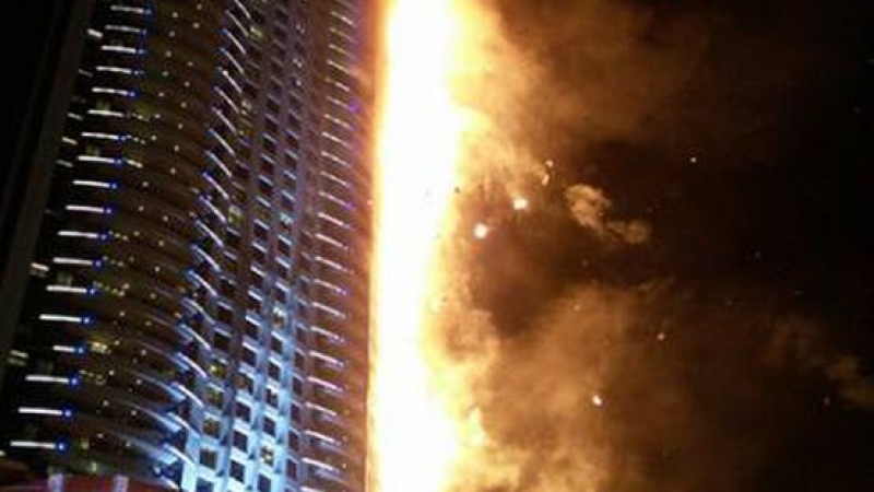 Ад под небето! Пожар гори на метри от Николета в Дубай (СНИМКИ/ВИДЕО)
