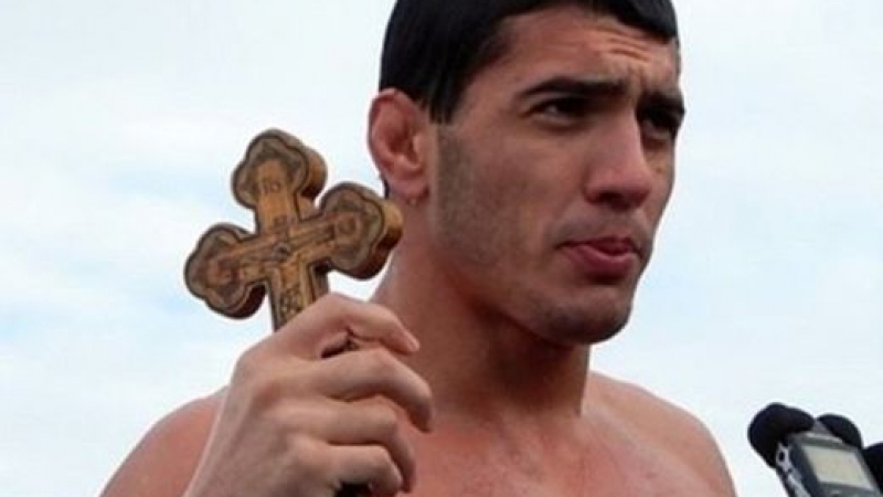 Бившият на Деси Слава счупи рекорда в Русе, извади кръста за шести път