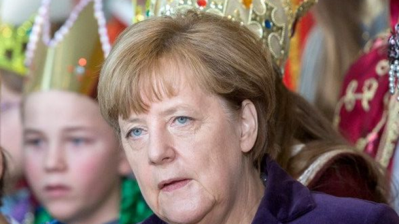 В Германия разкъсаха Меркел заради бежанците