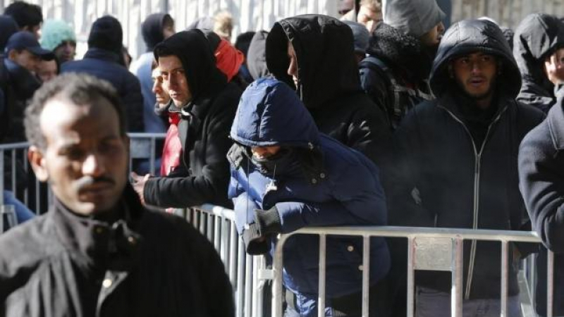 &quot;Шпигел&quot;: Банди бежанци тероризират Берлин от години 