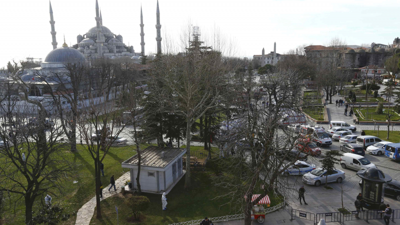 Външно: До момента няма информация за пострадали българи при експлозията в Истанбул 