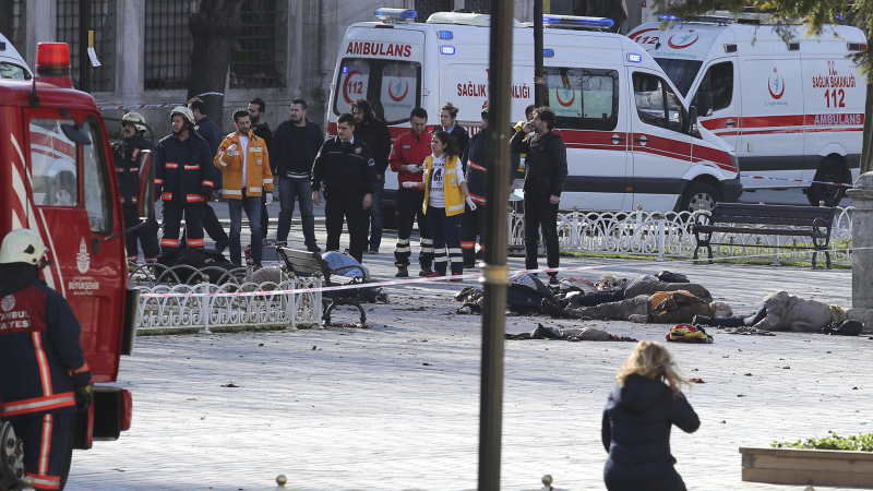 Извънредно от Истанбул: Камикадзето се взривил до спирка, жертвите са две! (ВИДЕО)