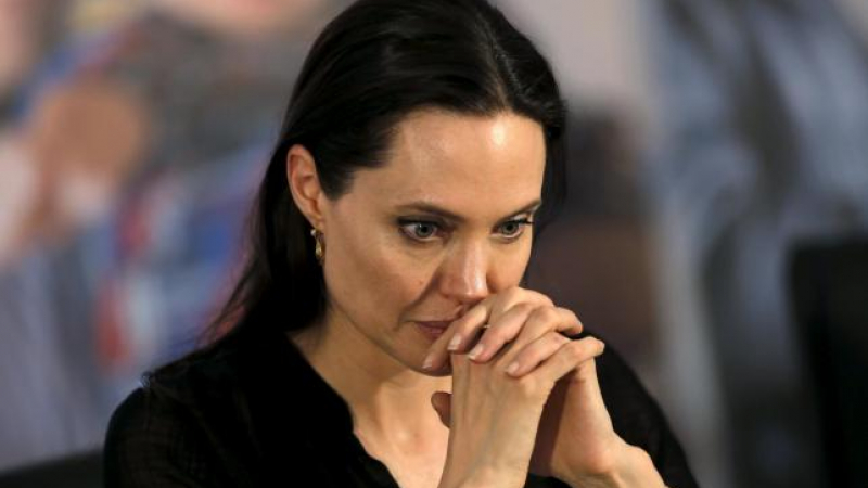 Анджелина Джоли тайно осинови момченце 