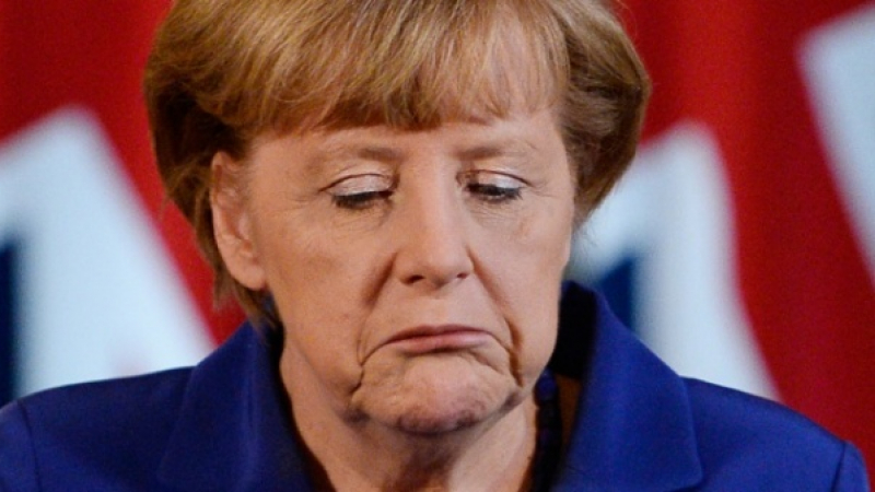 Немски политик: Меркел трябва да бъде снета от поста „в усмирителна риза” 