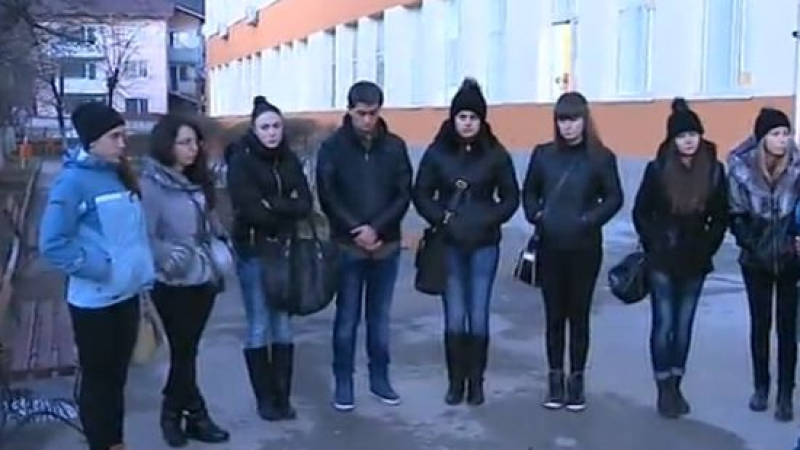 Съучениците на убития в центъра на Враца Тодор: Няма да спрем протестите