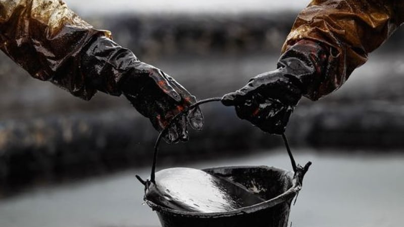 Война на отстъпки и преразпределение: Какво вещае евтиният петрол за Русия, САЩ и Саудитска Арабия (ВИДЕО)