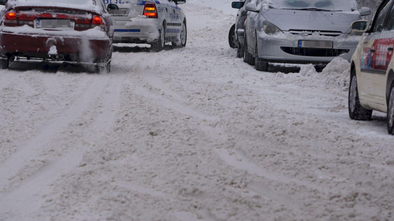 Вижте къде има затворени проходи и ограничения по пътищата