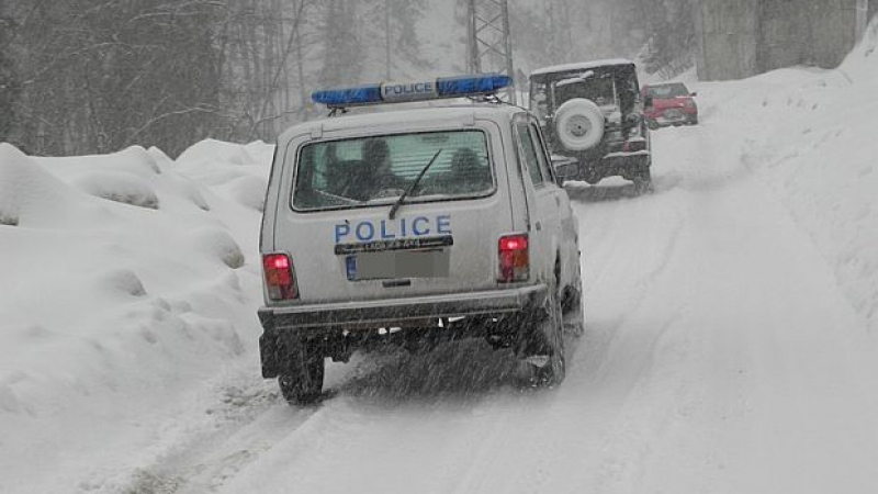Снегът блокира Велико Търново, десетки шофьори прекараха нощта на студено