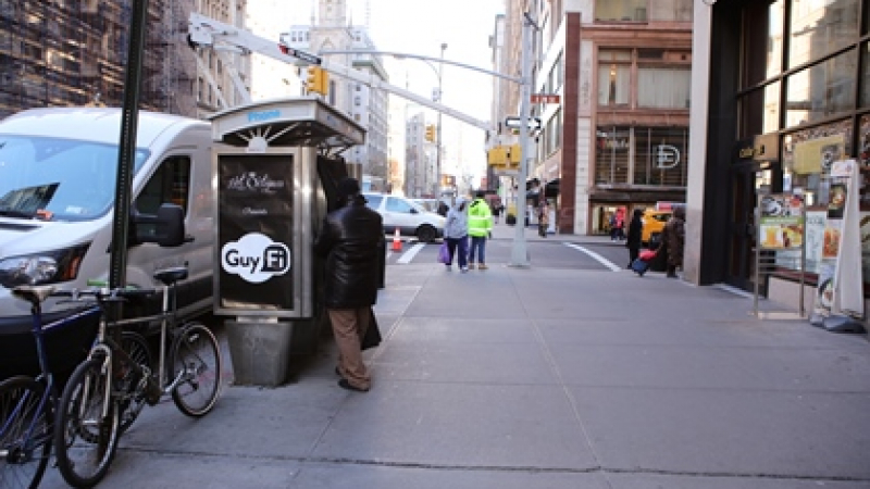 Кабинка за самозадоволяване поставиха в центъра на Ню Йорк (ВИДЕО)