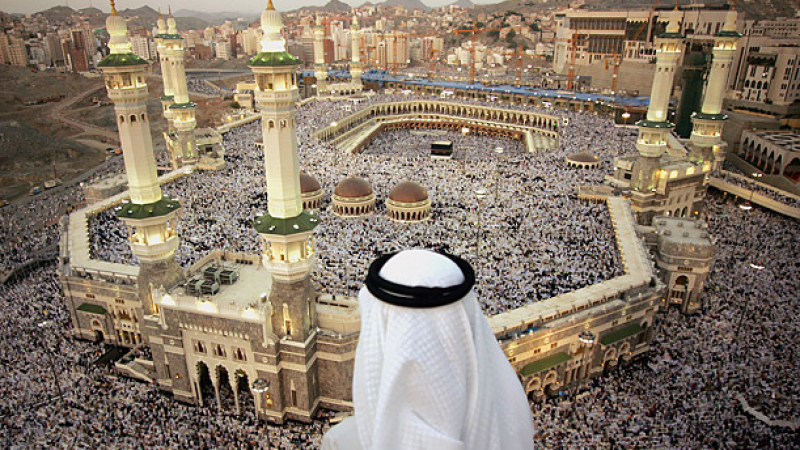 Кризата удари и шейховете: 10% по-малко са поклонниците в Мека