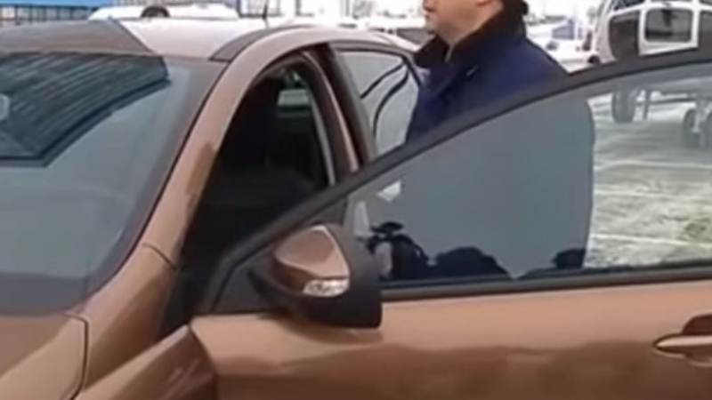Медведев направи тест драйв на новата Lada Xray (ВИДЕО)