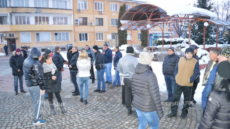 Протест във Враца: Ние сме Иван и Десислав! (СНИМКИ)