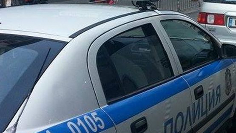 Крадци пробиха дупка в стена и ограбиха банков клон в Бургас 