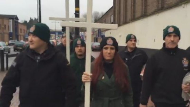 Ислямисти посрещат на нож и нападат християнски патрул в Лутън (ВИДЕО)