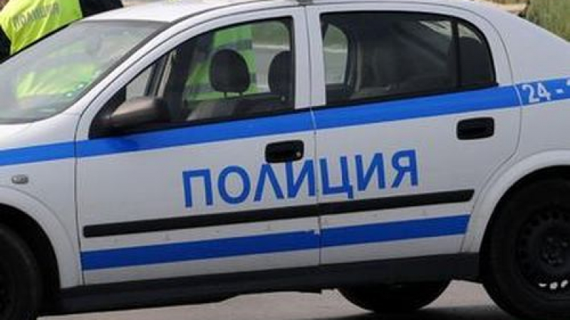Спецакция! Полицаи и прокурори тарашат селото на Ценко Чоков