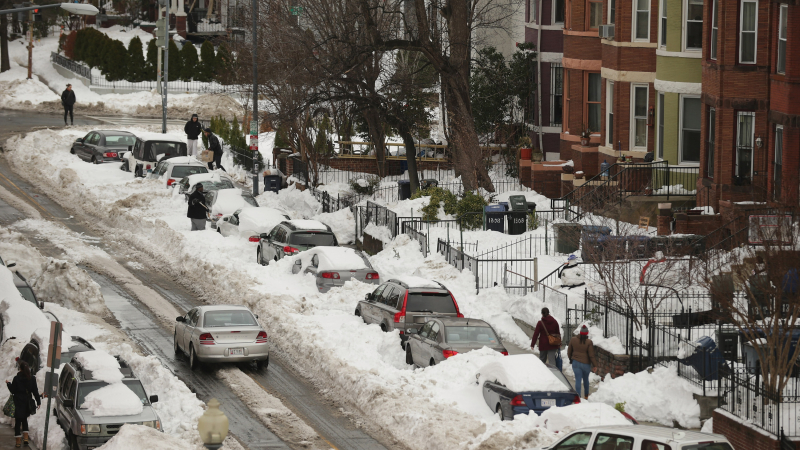 Жертвите на снежния ад в САЩ станаха 48