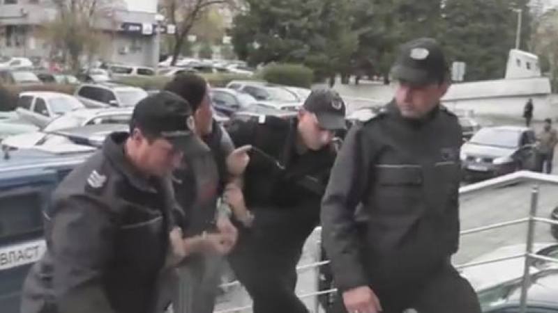Престоят на Малката Рижа зад решетките се увеличава заради ритници по бургаски журналист 