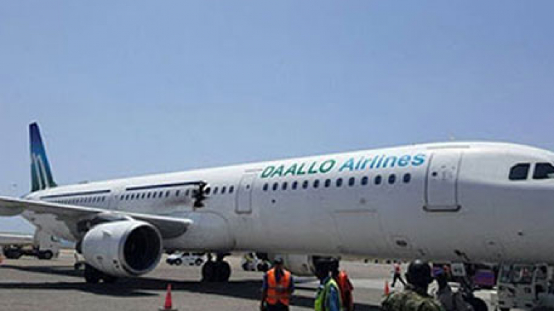 Горящо тяло изпаднало от Airbus A321 след взрива в Могадишо 