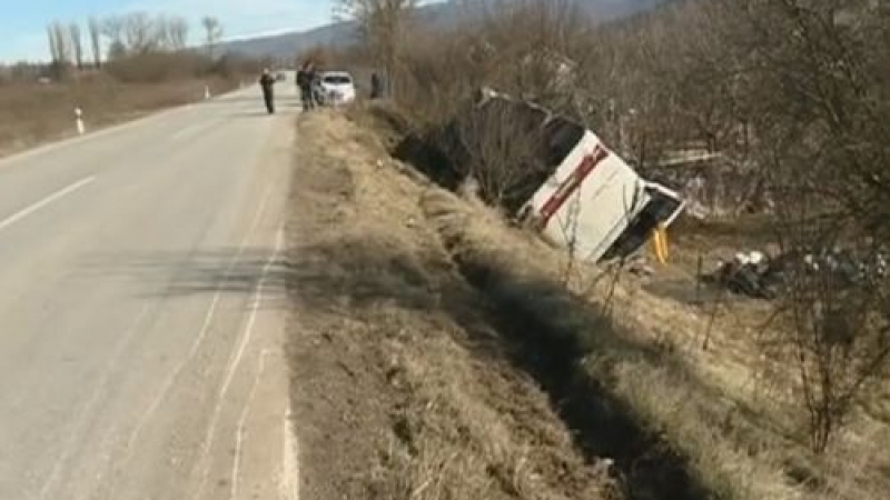 Катастрофиралият в Македония автобус с учители вече е в сервиз в Дупница    