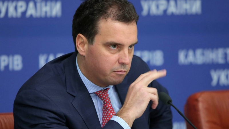 Скандал и драма в Киев заради оставката на икономическия министър Абромавичус